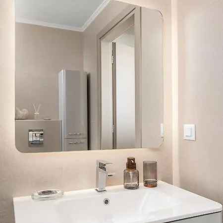 Renia Suite, Near The Sea *