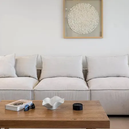 Renia Suite, Near The Sea