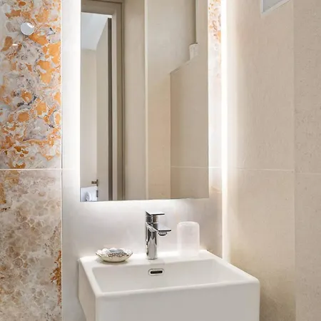 Renia Suite, Near The Sea *